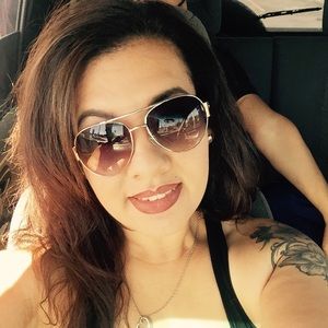 Meet your Posher, Monique